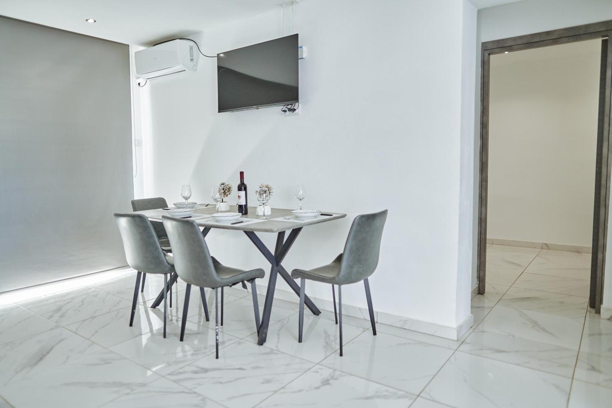 Nissi Avenue Suites アヤナパ エクステリア 写真