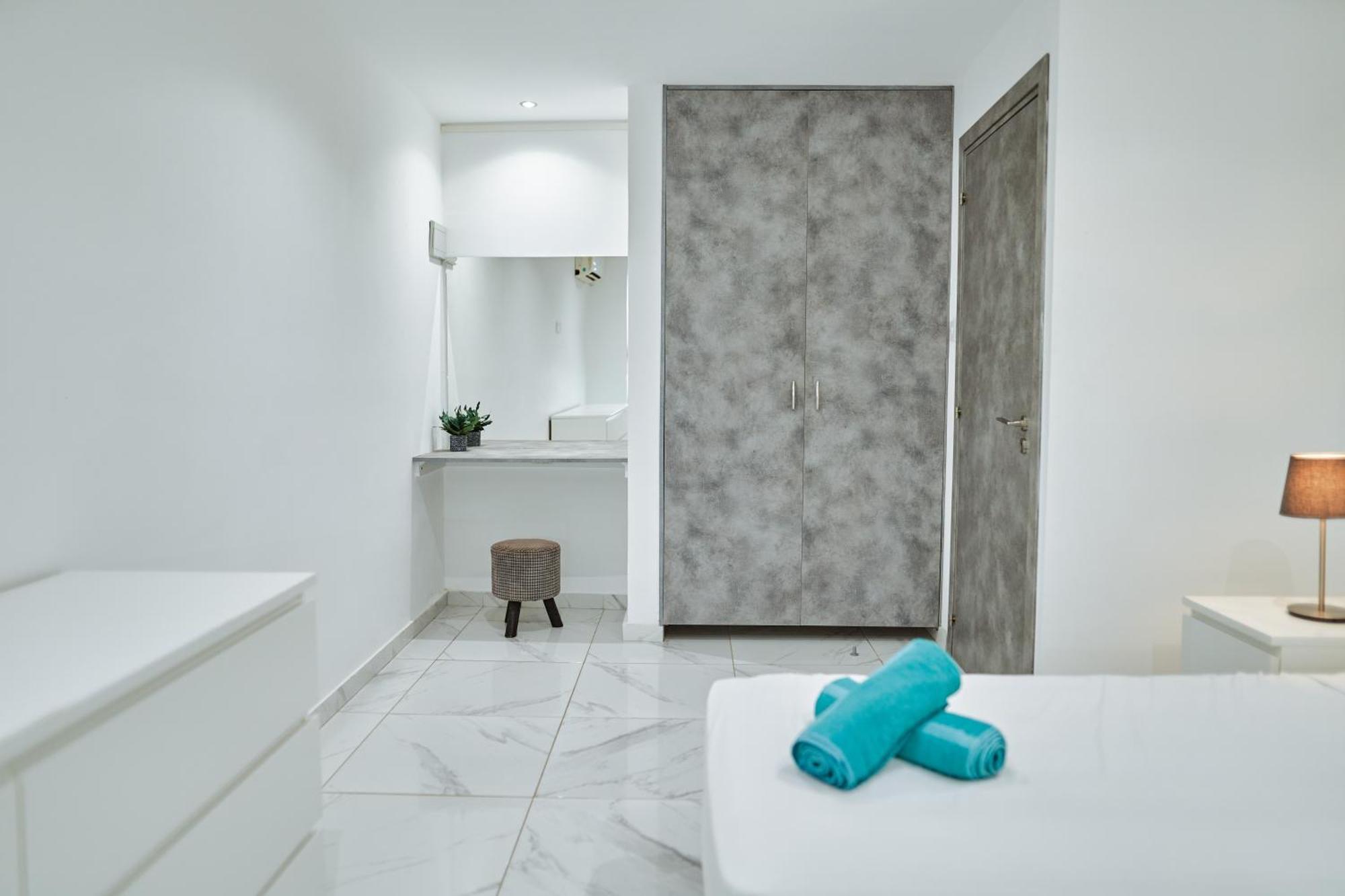 Nissi Avenue Suites アヤナパ エクステリア 写真
