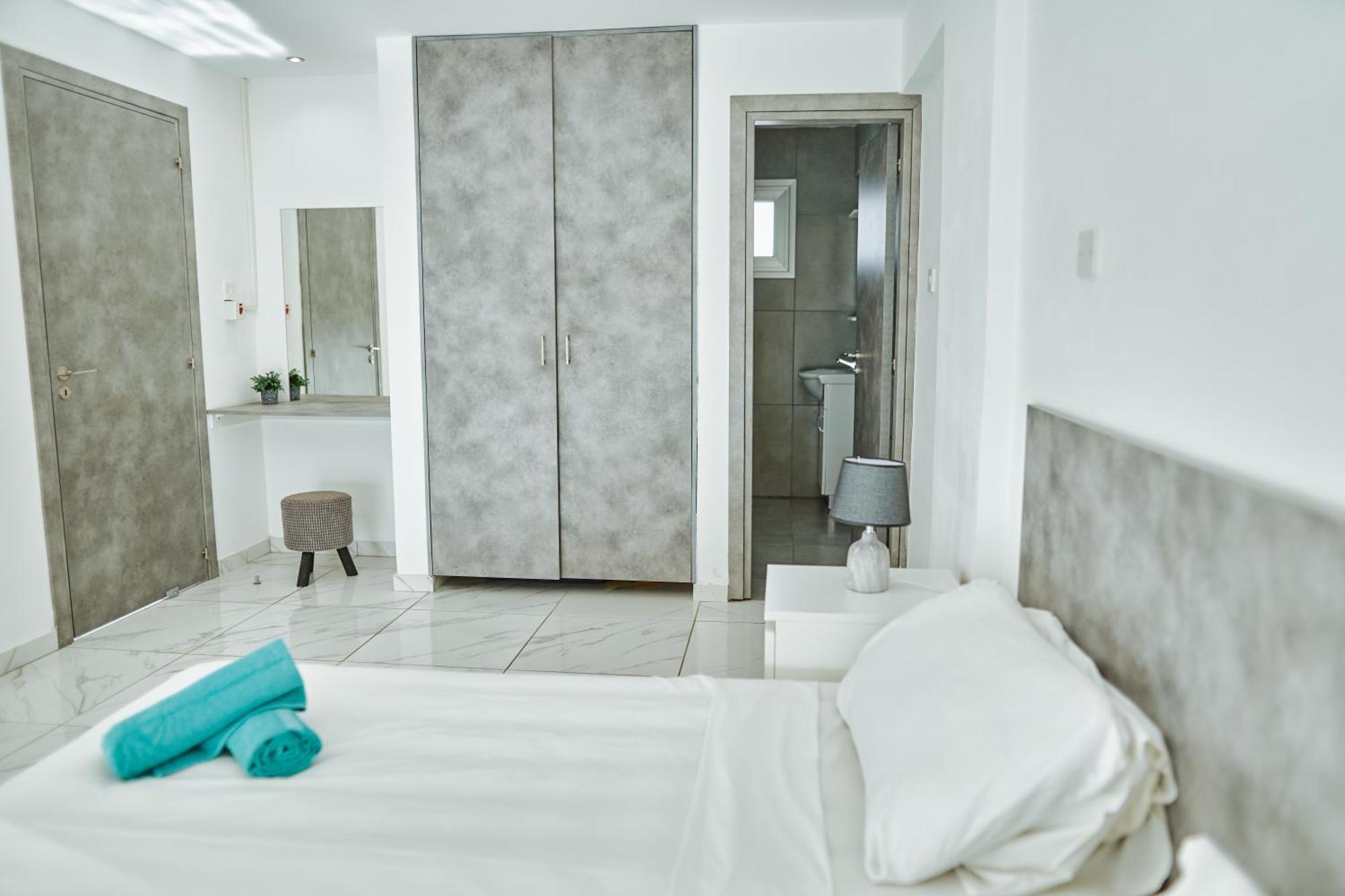 Nissi Avenue Suites アヤナパ エクステリア 写真