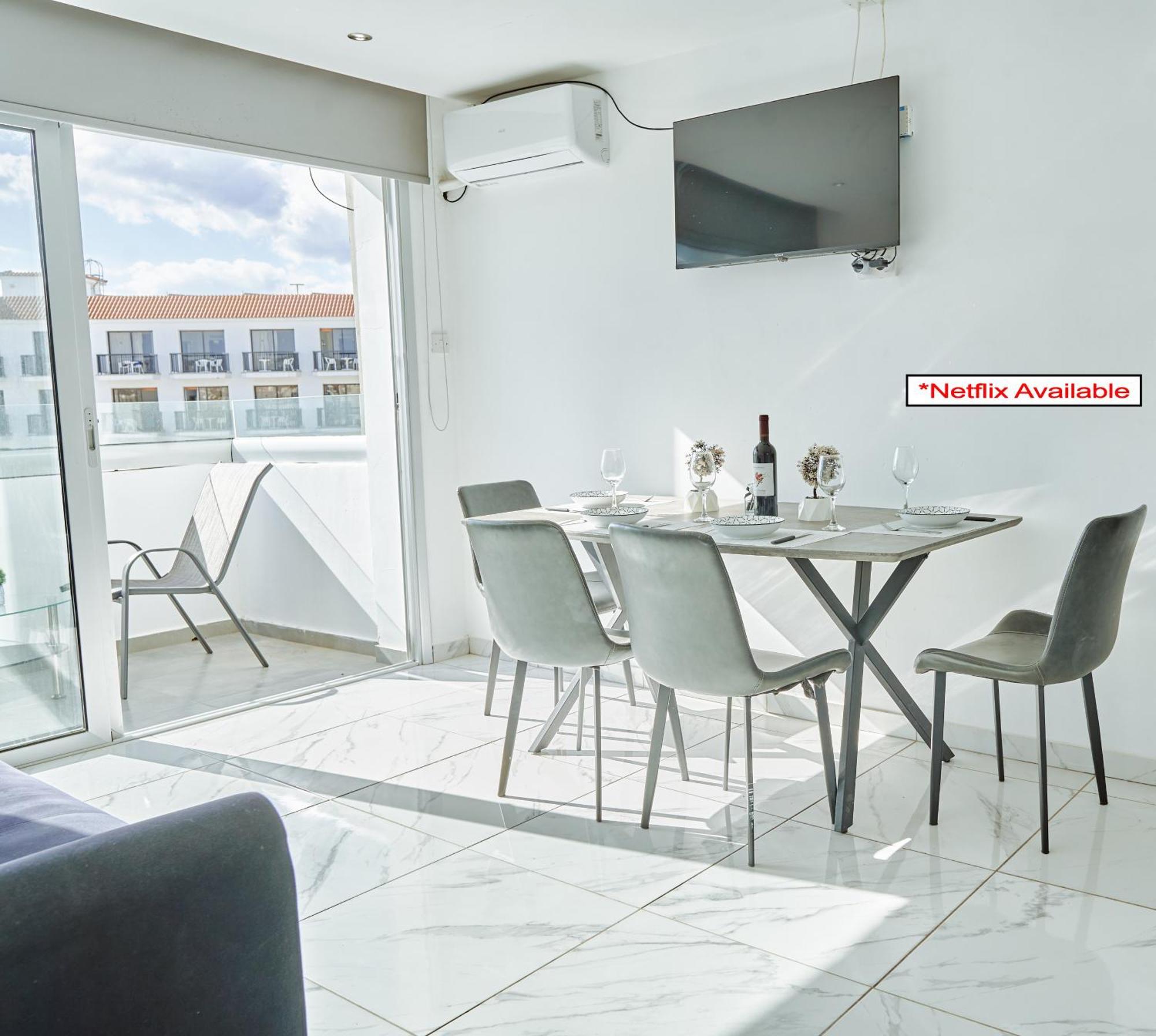 Nissi Avenue Suites アヤナパ エクステリア 写真